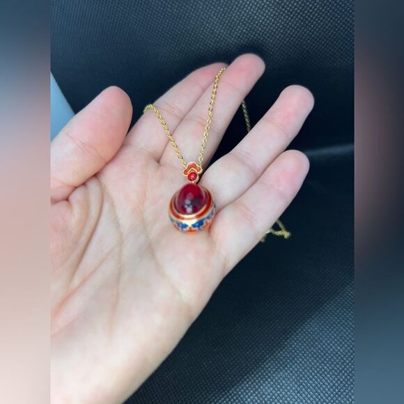 Red Cabochon Pendant Necklace with Enamel detailing - Picture 5 of 13